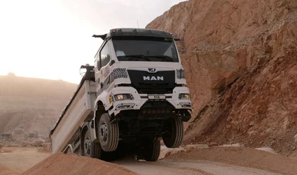Démonstration de la marque de camions MAN en tout-terrain