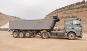 MAN eTGS 20.449 4x2 tractant une remorque benne Meiller