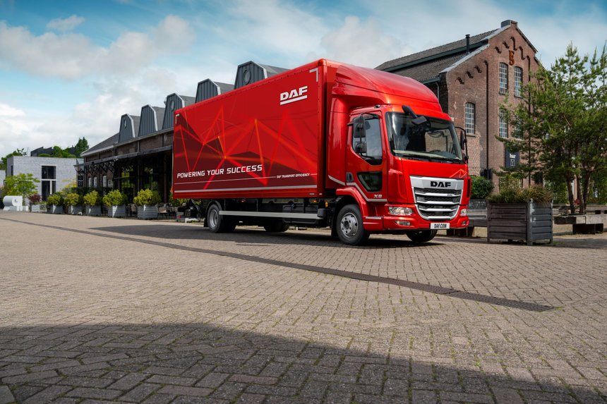 Porteur Daf XB précarrossé d'usine