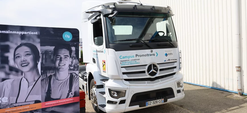 Un camion électrique Mercedes pour la formation de