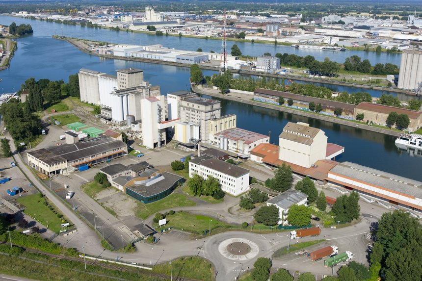 Parcelle occupeÌe par Les Moulins Advens, dans le peÌrimeÌtre