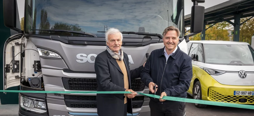 Une station-service électrique Oreve accessible au