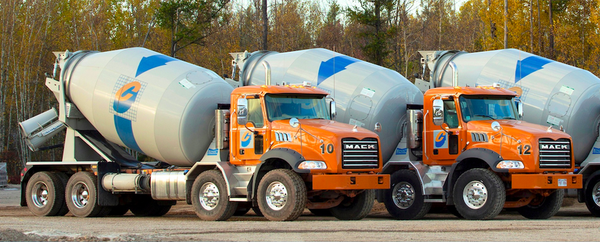 Camion-mystère : des Mack 8x4 porte-malaxeur
