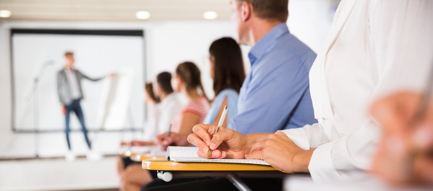 Nouvelles conditions d’obtention pour cinq diplômes du travail social
