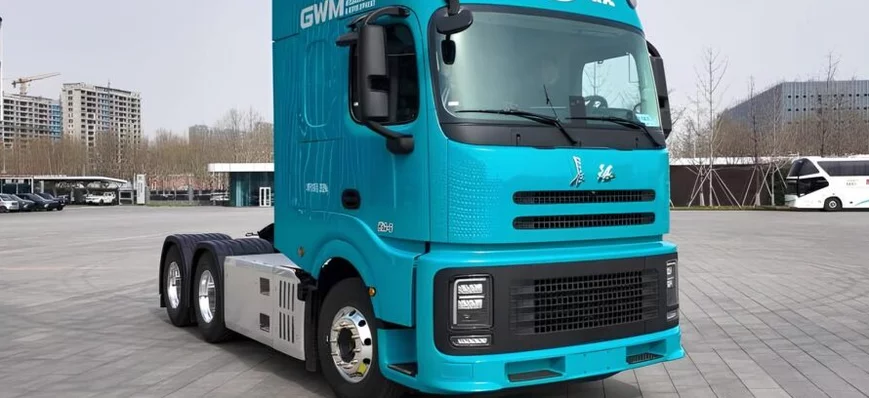 Un tracteur hybride chinois de 1 050 chevaux !