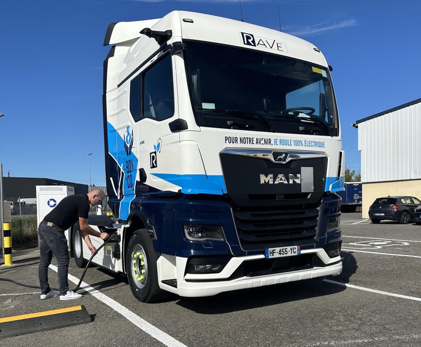 4 tracteurs MAN eTGX 100% électriques pour le groupe Rave et Airbus