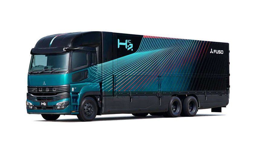 Deux porteurs lourds Fuso hydrogène