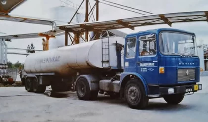 Un Saviem des transports Transpevrac sur le port du Havre
