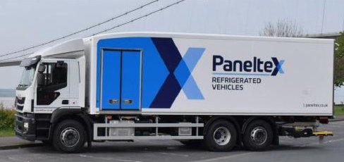 Un porteur frigo 6x2 typiquement britannique, équipé par Paneltex