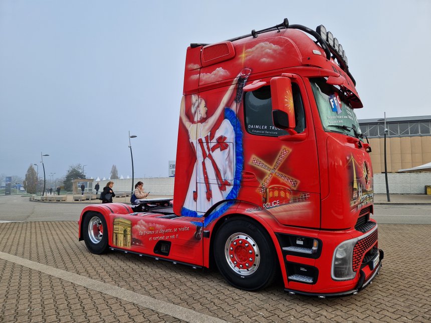 Le Mercedes Actros L 1863 de BFT attendait les visiteurs à l'entrée de Solutrans