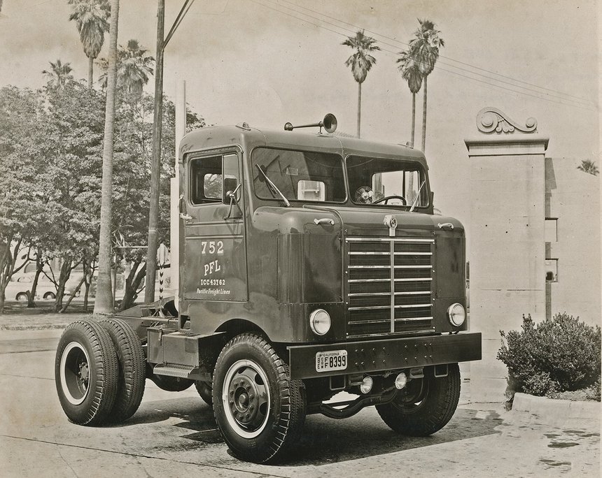 Tracteur Kenworth K 521 4x2 de 1949 à empattement court