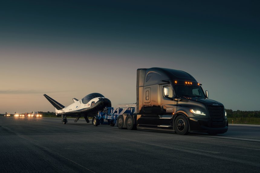 Journée de tests pour le Dream Chaser, remorqué par un Freightliner Cascadia