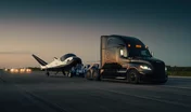 Journée de tests pour le Dream Chaser, remorqué par un Freightliner Cascadia