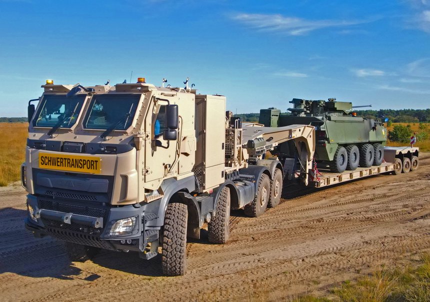 Des tracteurs routiers Daf 8x8 porte-engin pour l'armée belge