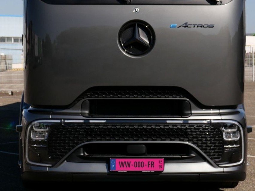 Nouvelle plaque d'immatriculation provisoire en WW