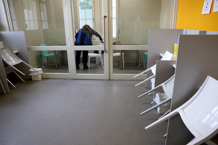 FRANCE-POLITICS-HEALTH-DRUGS