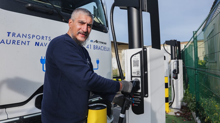 Les Mercedes eActros 600 de TLN sont chargés au dépôt