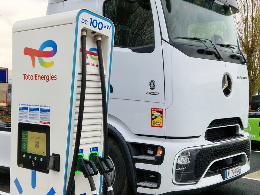 TotalEnergies se déploie dans l'électrification du transport routier