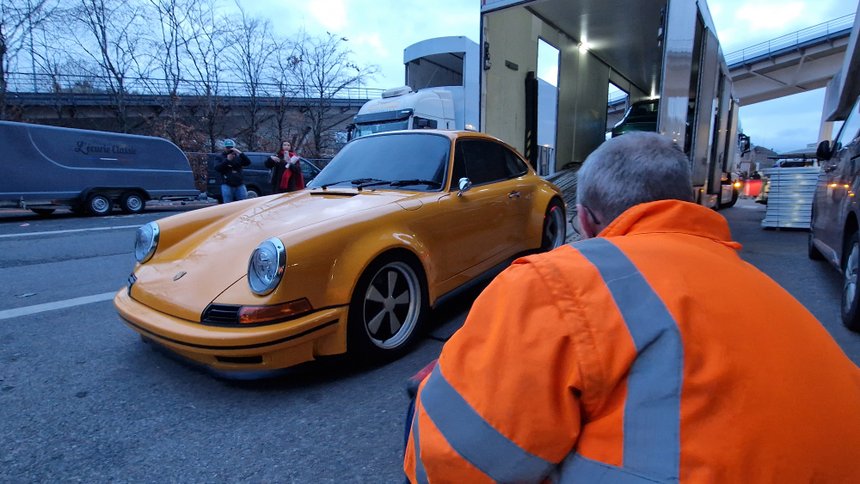 Le transporteur C2C Ouest du groupe Bert&You livre à Rétromobile