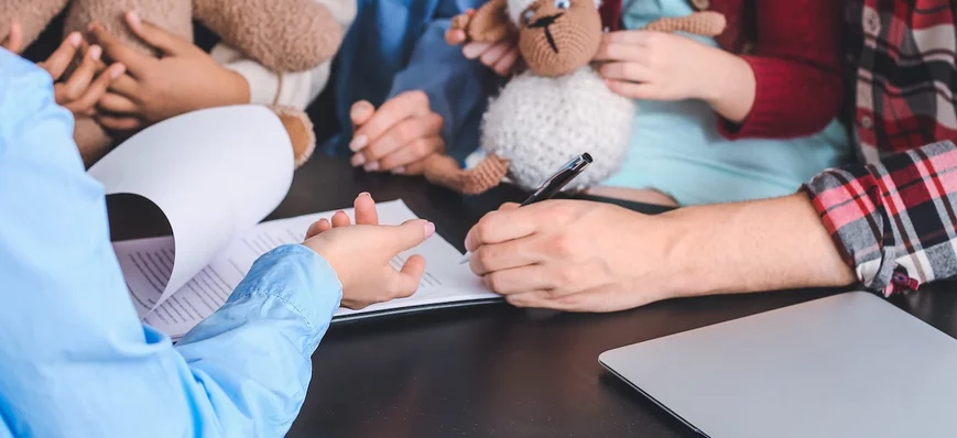 L’attestation d’honorabilité étendue à l’adoption