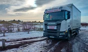 Un Scania école sous la neige