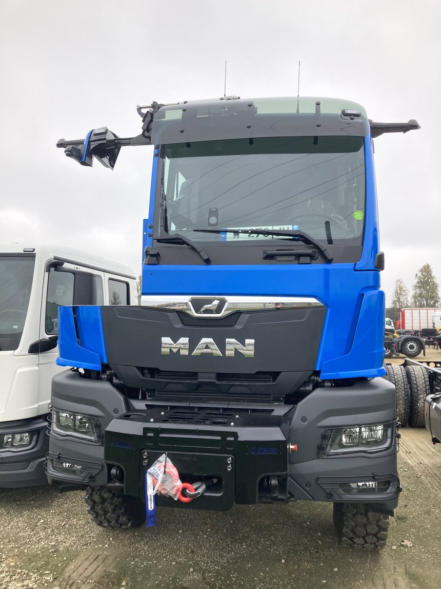 Des véhicules spéciaux produits au CTT de MAN, comme ce porte-poteau