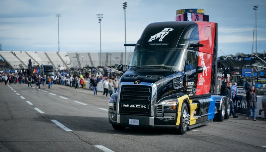 Les nouveaux Mack pour la Nascar sont des Pioneer