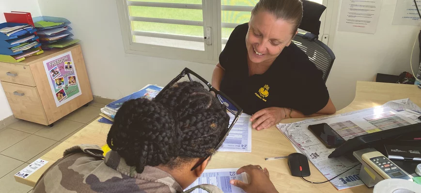 Quand le militaire s'allie au social