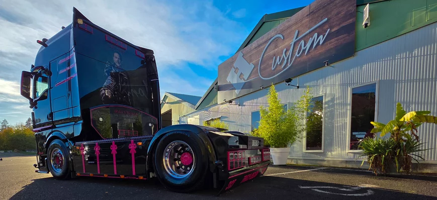 Terrifiant, le MAN TGX de Dollytrans en hommage à 