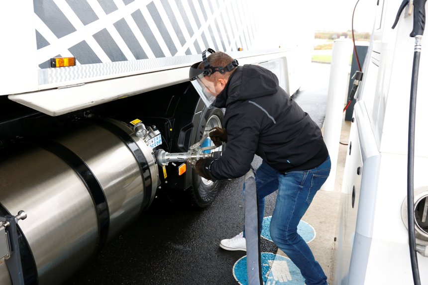 Remplir un réservoir de gaz liquéfié nécessite de se protéger