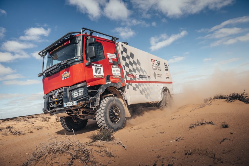 Le Renault K des ets Coquidé a rallié le Lac Rose de Dakar