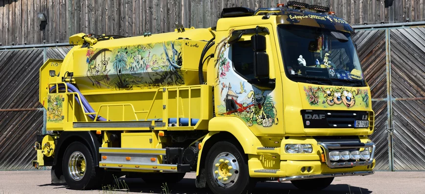 Le beau petit porteur Daf LF peint sur le thème du