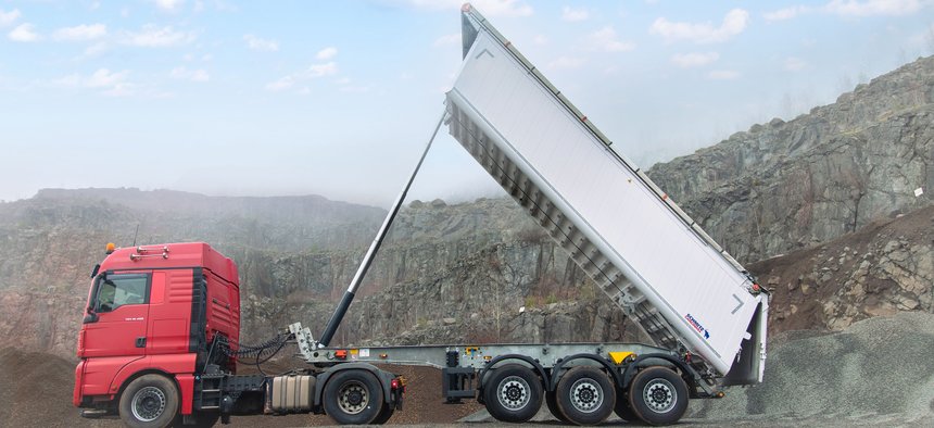 Nouvelle génération des semi benne à fond carré en aluminium Schmitz Cargobull S.KI Light