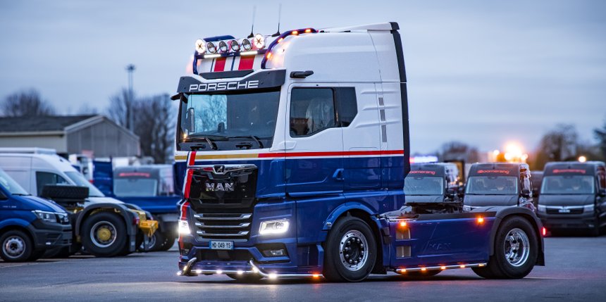 Un magnifique tracteur MAN TGX 18.560 pour la Porsche Carrera Cup