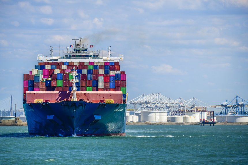 conteneurs sur navire au Havre