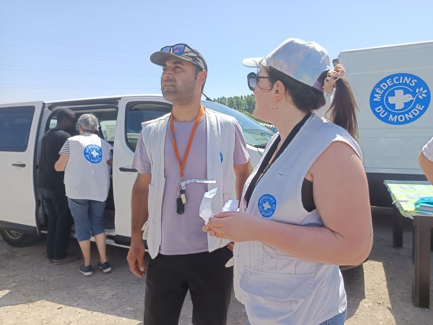 Exilés de Dunkerque secourus par les associations médecins du monde et Utopia 56