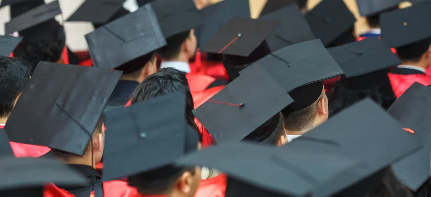 Comment s'applique l'exclusion des étudiants hors-