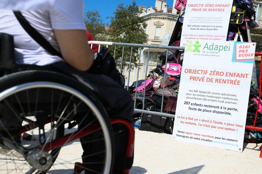 FRA-FRA-257 DISABLED CHILDREN DEPRIVED OF A BACK-TO-SCHOOL I