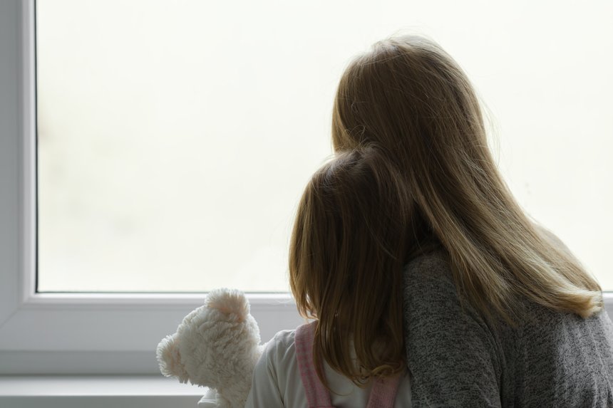 Bientôt un nouveau statut pour les parents isolés ?