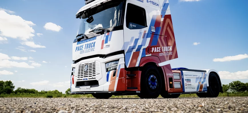 Au Mans, Renault Trucks fait de la course une vitr