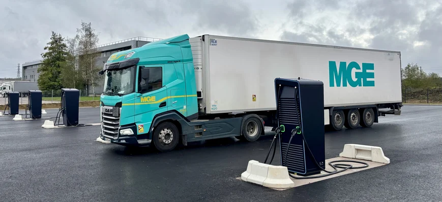 MGE inaugure sa station de recharge poids lourds